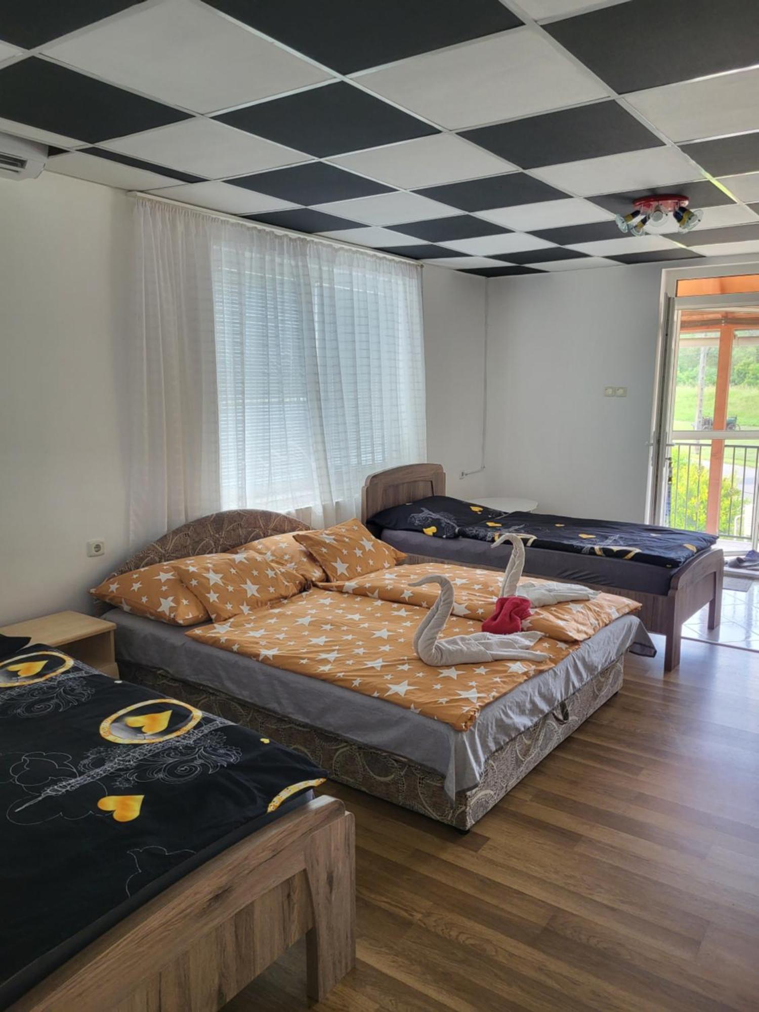 Napsugar Vendeghaz Apartment Tiszaujvaros Ngoại thất bức ảnh