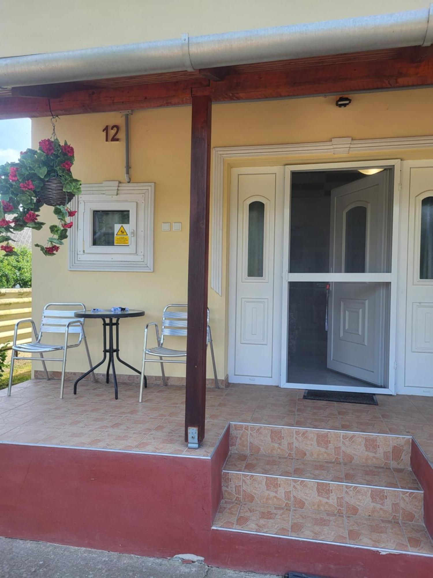 Napsugar Vendeghaz Apartment Tiszaujvaros Phòng bức ảnh